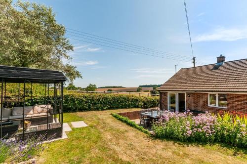 4 Bed in Woolage Green oc-f29907