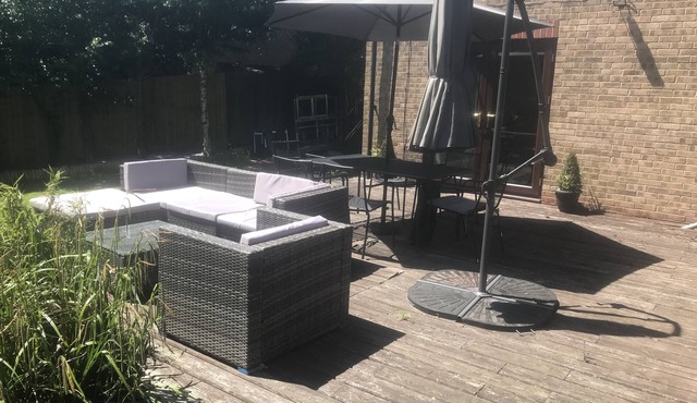 4 bed large detached hose close to silverstone