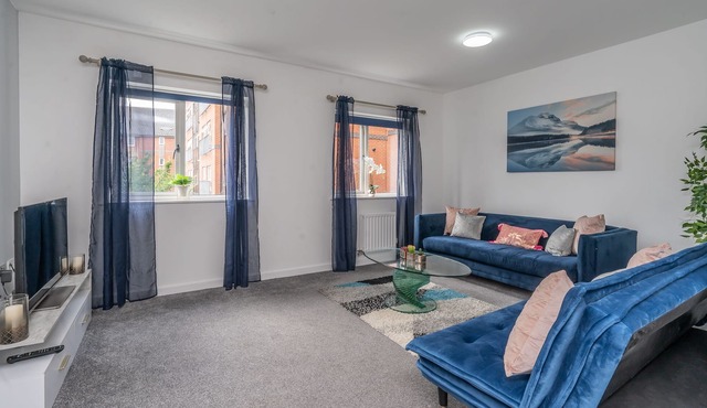 4 Bed Large Family/ Contractor house