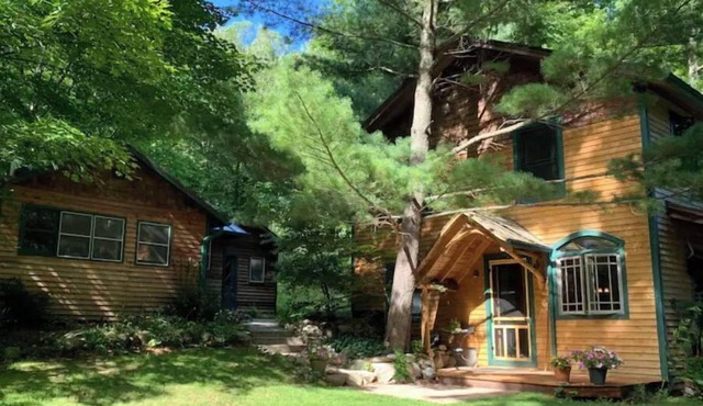 4 Bed Lodge+1 Bed Cottage 5 Star Reviews. Close to Arcadia, Crystal Mt. Manistee