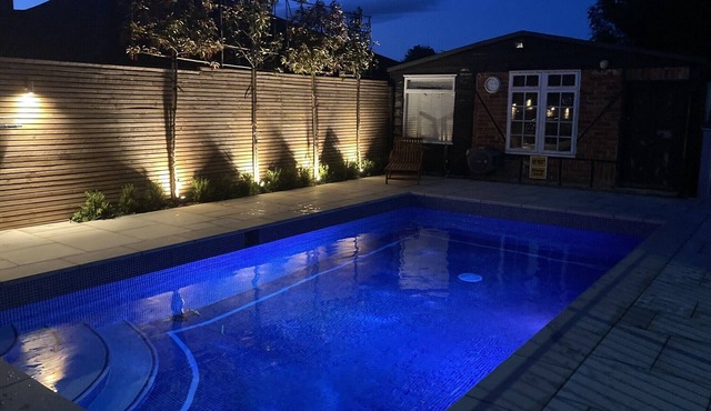 4 bed lodge with heated pool + 2 bed annex