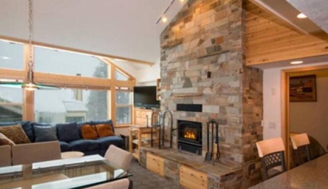 4 Bed + Loft, Gorgeous Kirkwood Condo