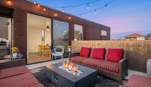 4 Bed Penthouse w/City View Deck and Firepit. Near Zoo