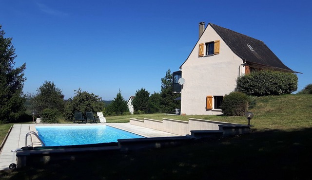 4-bed, private pool, large garden, stunning views