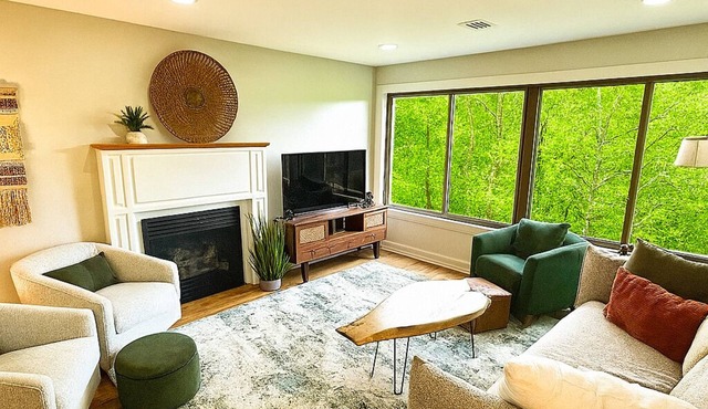 4 Bed Room Cozy Escape | Skiing, Mountain Creek, Warwick | Fireplace