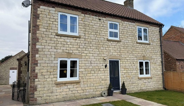 4 Bed - Sleeps 10 - Pets - Parking - Games Room