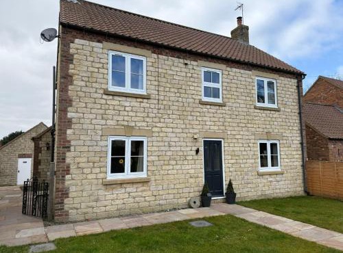 4 Bed - Sleeps 10 - Pets - Parking - Games Room