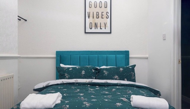 4-bed - Sleeps 8- Free Parking - Pet Friendly