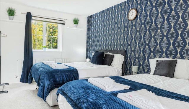 4-Bed Spacious House Perfect for Long-Term Stays