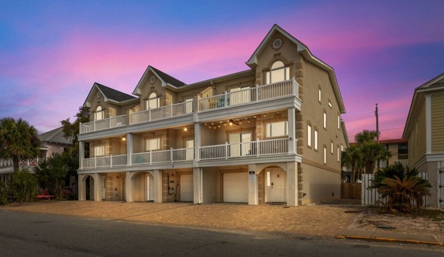 4 Bed Townhouse Walk To The Beach