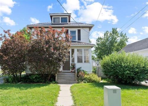 4 Bed Traditional Style home in downtown Chatham