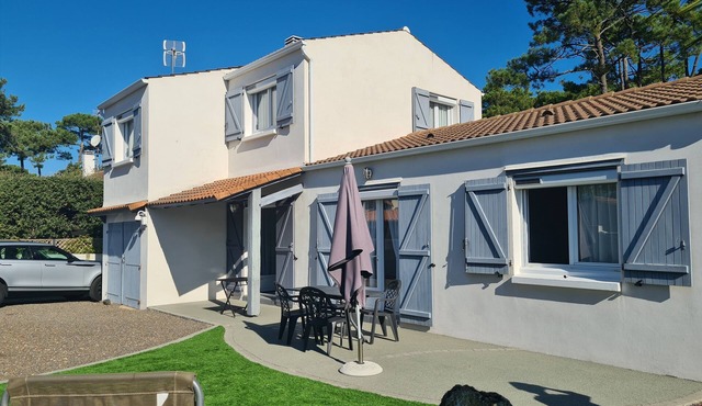 4 bed villa - enclosed garden - 150 m from Boisvinet beach