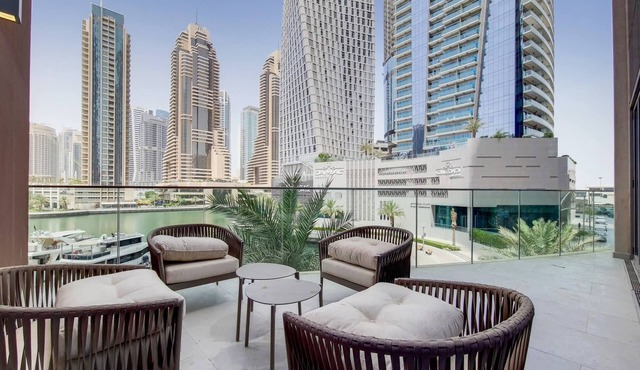 4 bed villa with marina views in Jumeirah hotel.