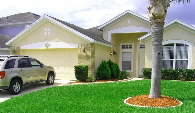 4 Bed Villa with private pool overlooking Golf course and near Disney!