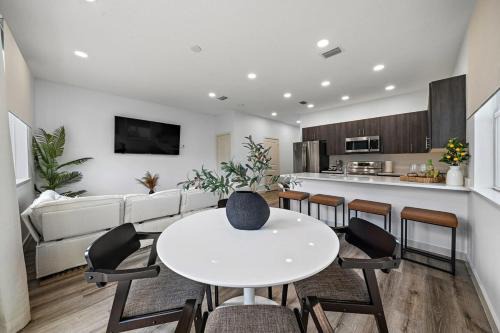 4-bed Wpb Home Near 95, Airport, Dt & Beaches