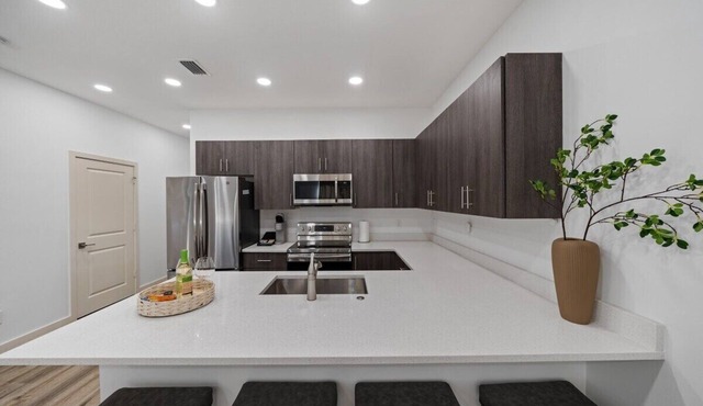 4 Bed WPB - Home Near 95, Airport, DT & Beaches