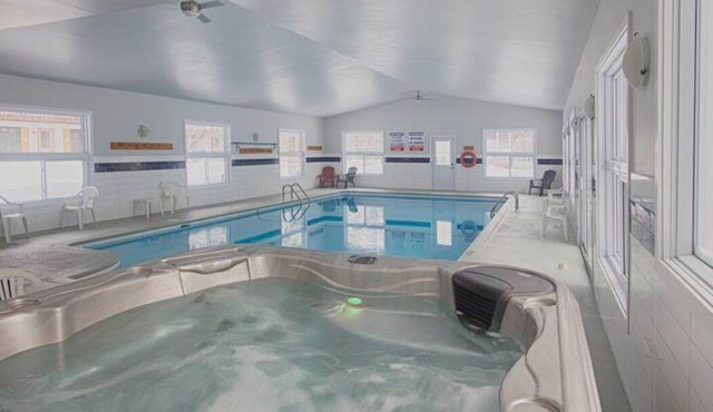 4 bedroom villa with Private Spa ! View on Mont-Sainte-Anne