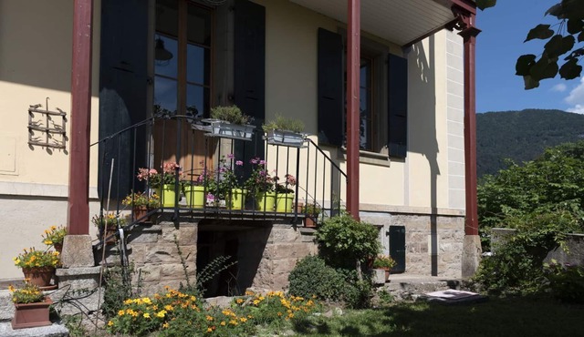 4 Bedrooms, 2 large bath, large kitchen, 2 balconies Historical Monument In VD