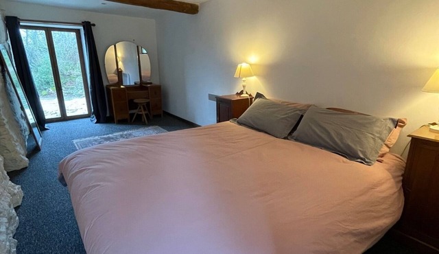 4 Bedroom House, Sleeps 10, Swimming Pool, Wi-Fi, family & pet friendly