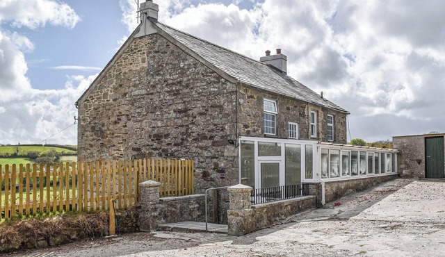 4 bedroom accommodation in Lower Colvannick Farm