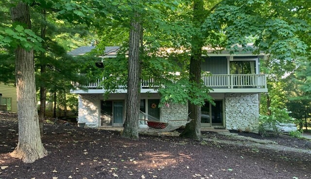 4 Bedroom 3 Bath Spacious House on Golf Course blocks from the Beach!