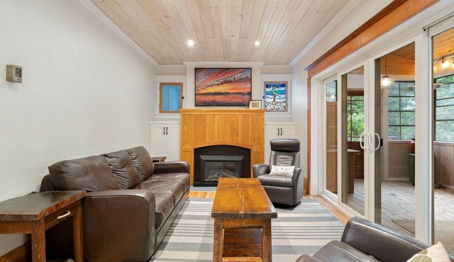 4 Bedroom, 2.5 Bath in town