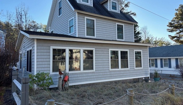 4 Bedroom 2.5 Bath house in Kinney Shores