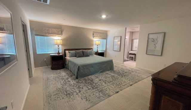 4-bedroom, 2.5 bath, in soothing Plumas Lake with Internet