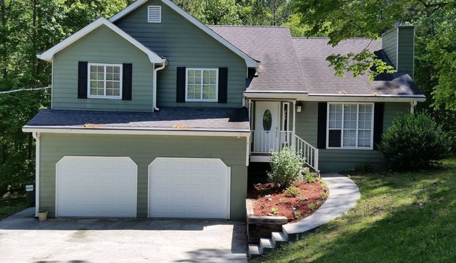 4 Bedroom, 2 Bath Home Situated on a nice Private Lot. 27 minutes to LAKEPOINT.