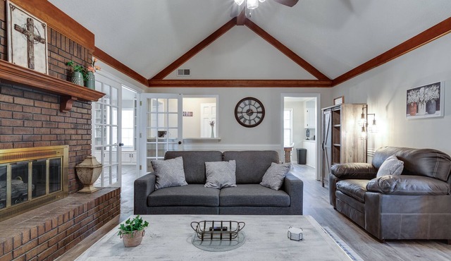 4-Bedroom, 2-Bath Home with All Amenitiesnnnn