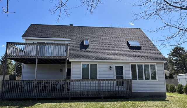 4 Bedroom/2 bath house in Kinney Shores!