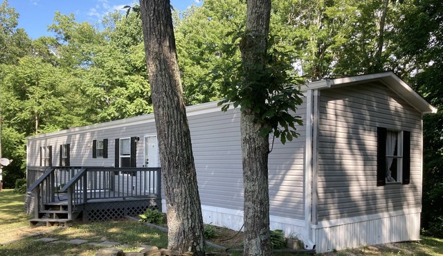 4 Bedroom, 2 bath house trailer - Close to Rattlesnake 192 and Buck Creek