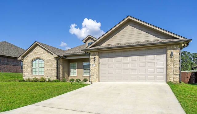 4 bedroom 2 bath Sleeps 8