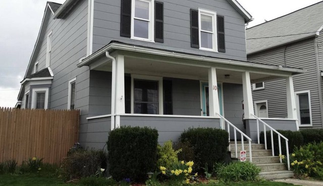 4 Bedroom, 2 bath. Sleeps 4-6. Great location for finger lakes/Corning vacation.