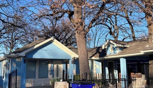 4 bedroom, 2 bath, Large deck, sleeps 12