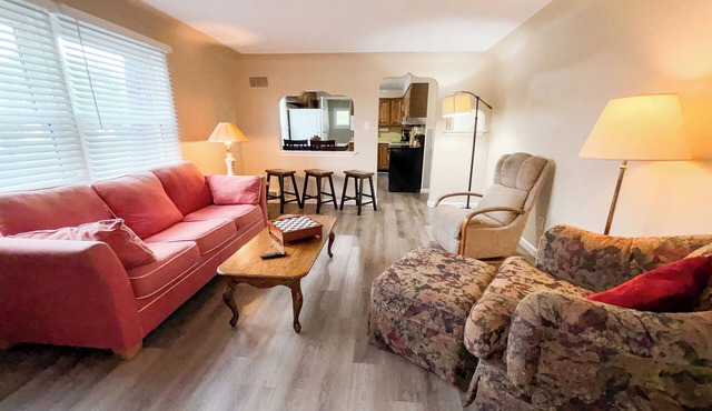 4 Bedroom, 2 Bath, Sleeps 12, Boat Well, Close to boat launch and Selfridge ANG