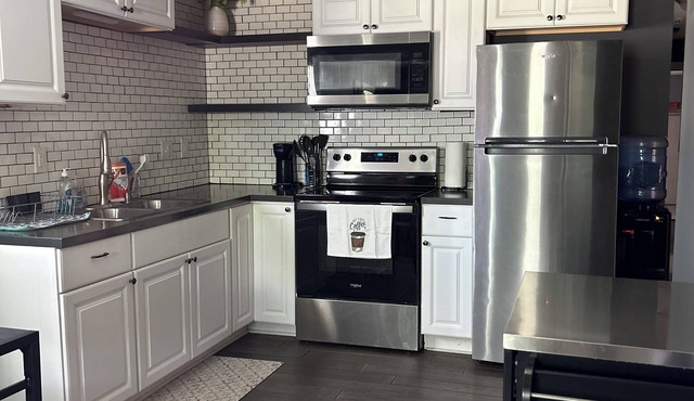 4-bedroom, 2-bathroom family home, easy access to food, shopping, fun!