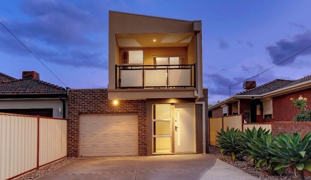 4 bedroom 2 bathroom 10min from Melbourne Airport & 20 min from CBD