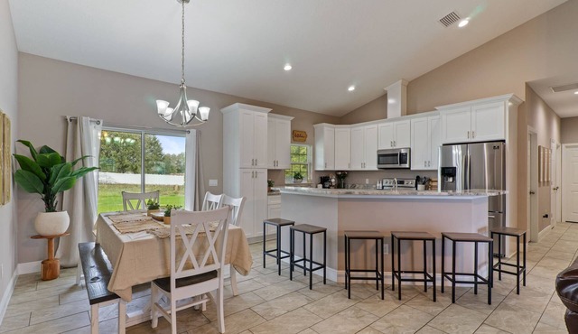 4-bedroom 2-bathroom charming house in Ocala with AC, WiFi. Enjoy your stay