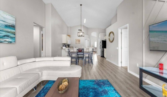 4 Bedroom/2 Bathroom Manors Westridge (411 LD)