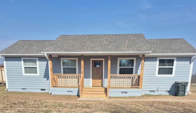 4 Bedroom-2 Full BathsnClose to lake - 20 min to airport