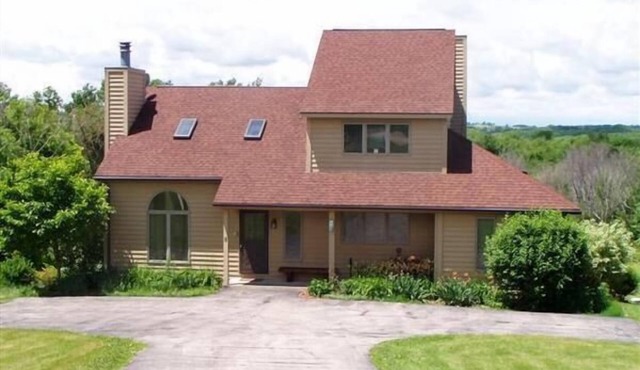 4 Bedroom, 3 1/2 bath house in The Galena Territory.