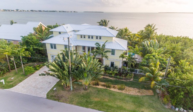 4 Bedroom 3.5 Bath Luxury Estate On Cudjoe Key