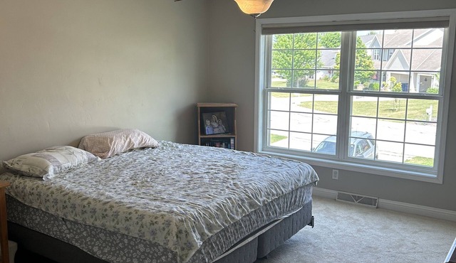 4 Bedroom /3.5 Bathroom House - 18 minutes from Lambeau. No pets.
