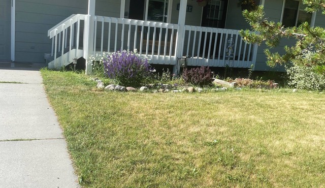 4 bedroom 3 bath home on Easy street river and park outside back gate