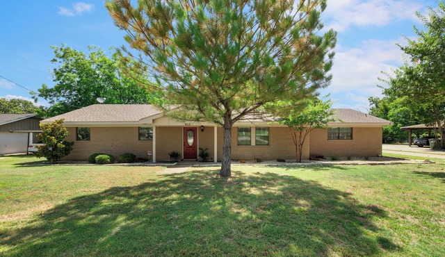 4 bedroom 3 bath house in Argyle proper and Argyle ISD. .5 Acre lot, fenced yard