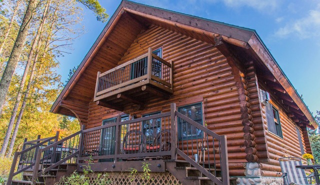 4 bedroom 3 bath Log Cabin with Sand Beach, water toys, sauna, yoga, game room