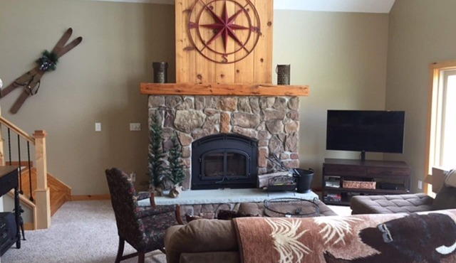 4 Bedroom, 3 full baths, 3200 sq. ft. Family Vacation Home near EVL, sleeps 12