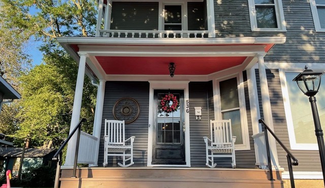4 Bedroom, 3 Full Bathrooms - 10 Minutes to Starved Rock!