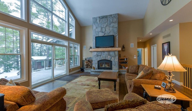 4 bedroom, 4 bath, Quiet Butterfly Lake! Port Carling! Cozy & Spacious!